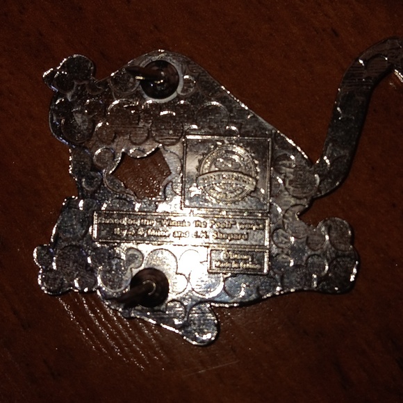 Winnie The Pooh Tiger Trading Pin - Picture 5 of 5